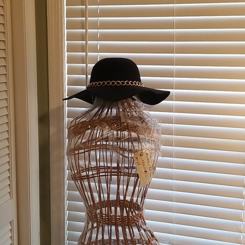 Black floppy hat with gold chain.